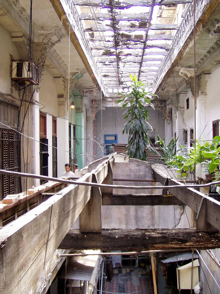 PC040607_S_Hinterhof_obispo_leo PC040607_S_Hinterhof_obispo_leo